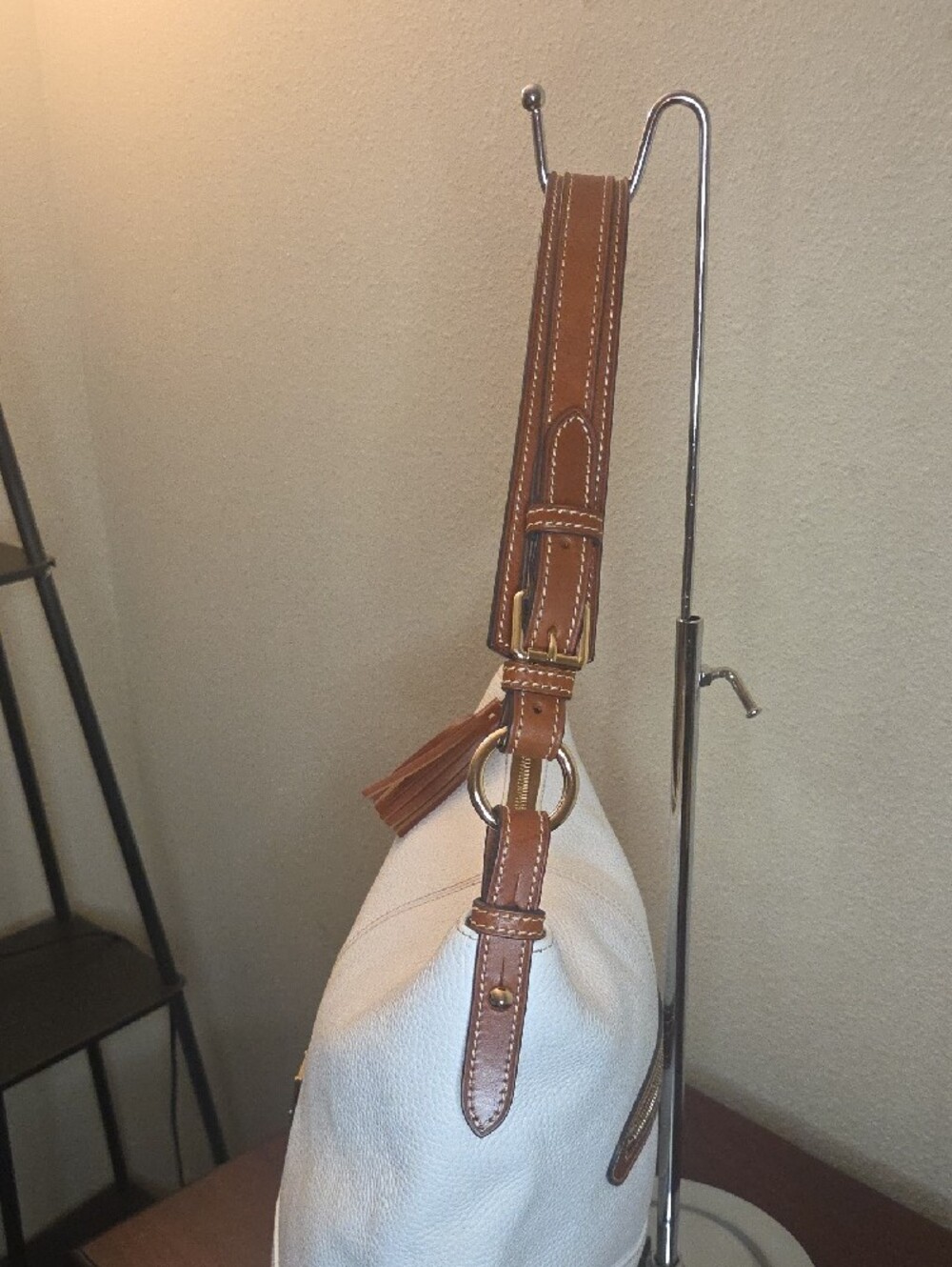 Sale! NWOT Dooney & Bourke White Pebble Leather Shoulder Bag with Brown strap. - Picture 5 of 13